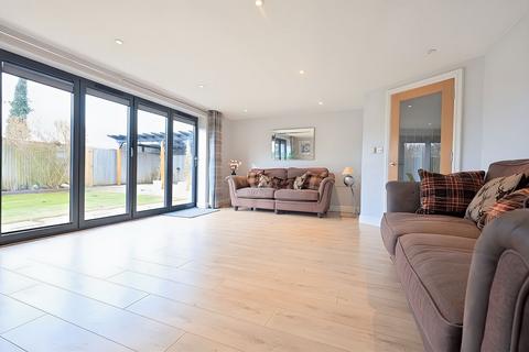 14 Busbys Close, Clanfield, Bampton, OX18 2RD