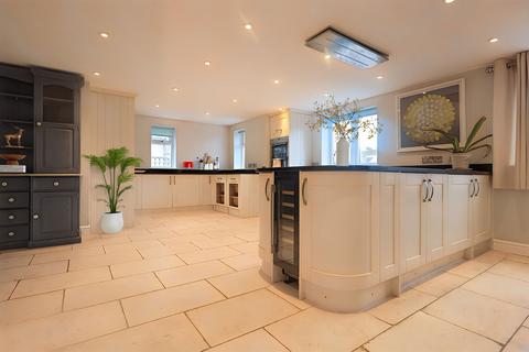 14 Busbys Close, Clanfield, Bampton, OX18 2RD