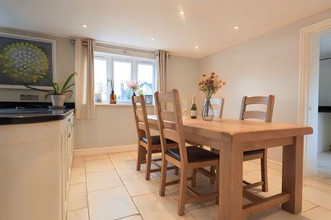 14 Busbys Close, Clanfield, Bampton, OX18 2RD