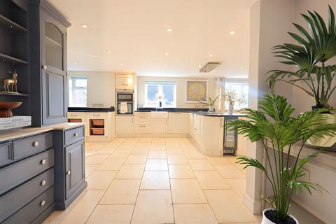 14 Busbys Close, Clanfield, Bampton, OX18 2RD