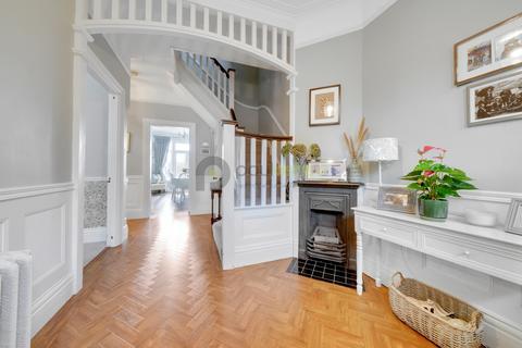 13 Heathhurst Road, South Croydon, CR2 0BB