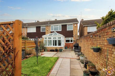 6 Chadwell Path, Aylesbury, HP21 7EL