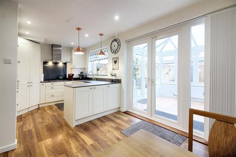 6 Chadwell Path, Aylesbury, HP21 7EL