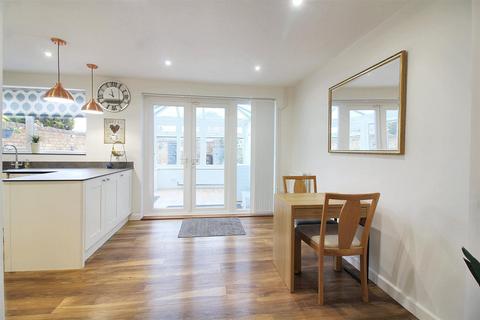 6 Chadwell Path, Aylesbury, HP21 7EL