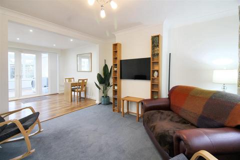 6 Chadwell Path, Aylesbury, HP21 7EL