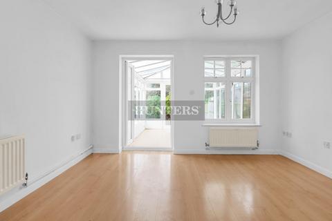 2 bedroom end of terrace house for sale, Iris Walk, Edgware, HA8