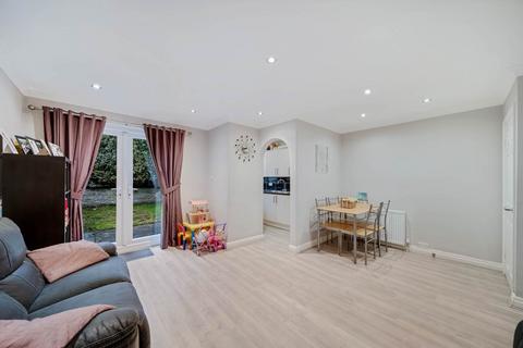 3 bedroom mews for sale, Oakham Mews, Broughton Park