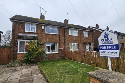 3 bedroom semi-detached house for sale, Lawnwood Avenue, Retford DN22