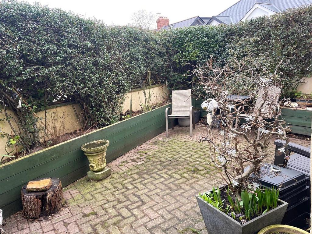 Side Courtyard Garden