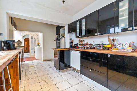 4 bedroom detached house for sale, St. Raphael Road, Worthing