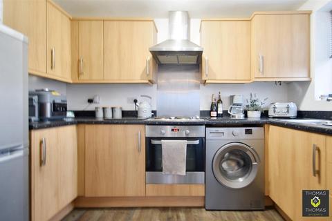 2 bedroom flat for sale, Longhorn Avenue, Gloucester