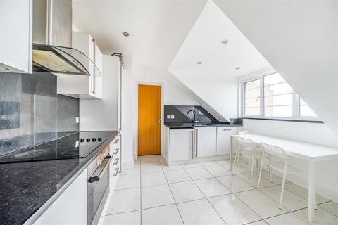 2 bedroom flat for sale, Penthouse Apartment, Finchley Road , NW3