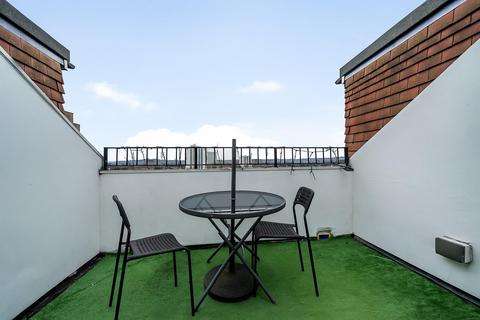 2 bedroom flat for sale, Penthouse Apartment, Finchley Road , NW3