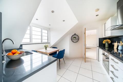 2 bedroom flat for sale, Penthouse Apartment, Finchley Road , NW3