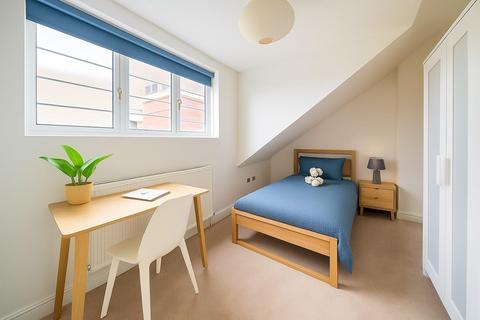 2 bedroom flat for sale, Penthouse Apartment, Finchley Road , NW3