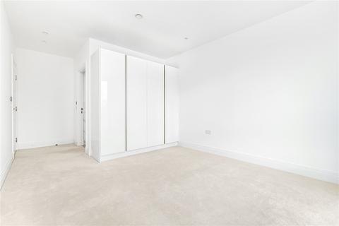 3 bedroom apartment to rent, Pinewood Gardens, Teddington, TW11