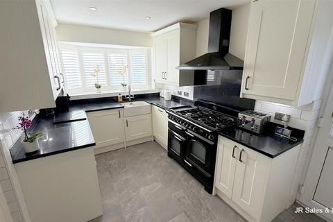 4 bedroom detached house for sale, Old Grove Close, West Cheshunt