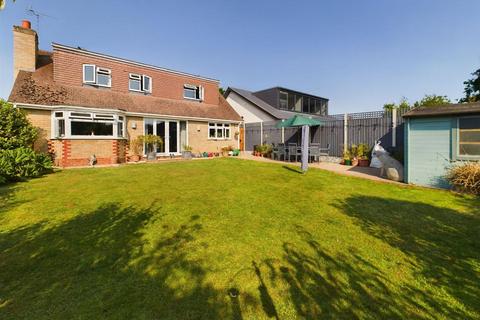 6 bedroom detached bungalow for sale, Howletts Lane, Ruislip HA4