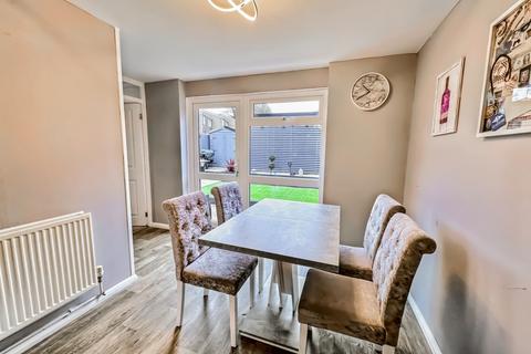 3 bedroom end of terrace house for sale, The Willows, Daventry, NN11 0PY