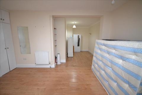 Studio to rent, Deanscroft Avenue , London, NW9