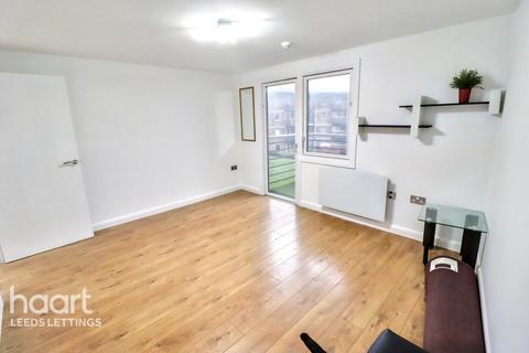 2 bedroom apartment to rent, North Street, Leeds