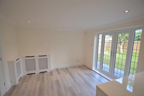 4 bedroom detached house to rent, Lodge Lane, Kingswinford