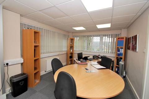 Property to rent, The Old Board Room, Mortimer Heights, Penistone, Sheffield, South Yorkshire, S36 9UY