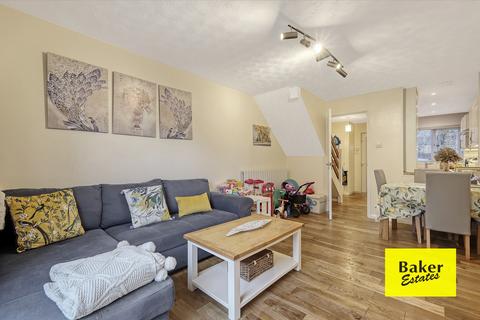 2 bedroom terraced house for sale, Laing Close, Hainault IG6