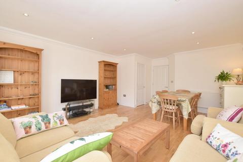 4 bedroom end of terrace house for sale, Hunnisett Close, Selsey, PO20