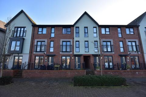 4 bedroom townhouse for sale, 47 Rhodfa Cambo, Barry, CF62 5BS