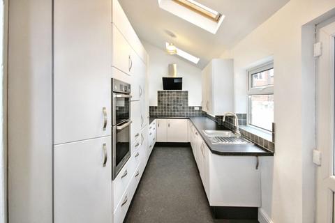 2 bedroom terraced house to rent, Sutherland Street, South bank, York, YO23