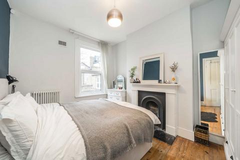 4b Clapton Passage, London, E5 8HS