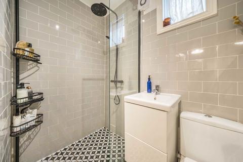 4b Clapton Passage, London, E5 8HS