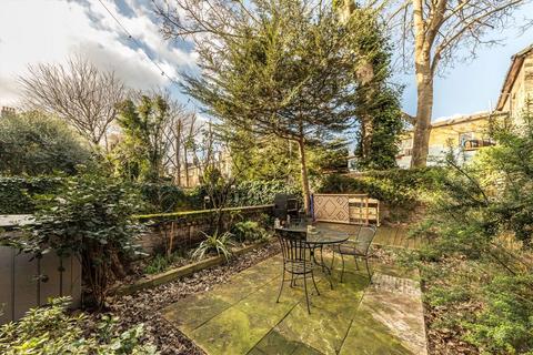 4b Clapton Passage, London, E5 8HS