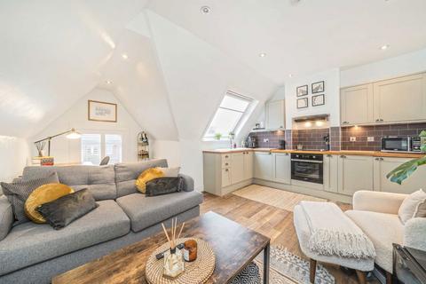 Hopton Road, London SW16