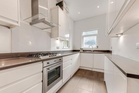 2 bedroom apartment to rent, Lodge Lane London N12