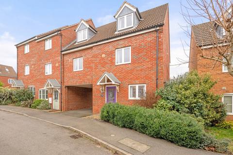 4 bedroom end of terrace house for sale, Thorneydene Gardens, Grantham NG31