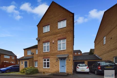 4 bedroom semi-detached house for sale, Gilbert Close, Bestwood