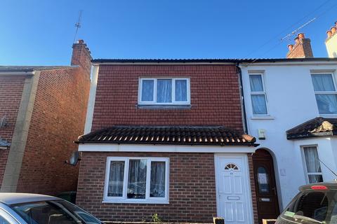 3 bedroom semi-detached house to rent, Coleman Road, Aldershot GU12