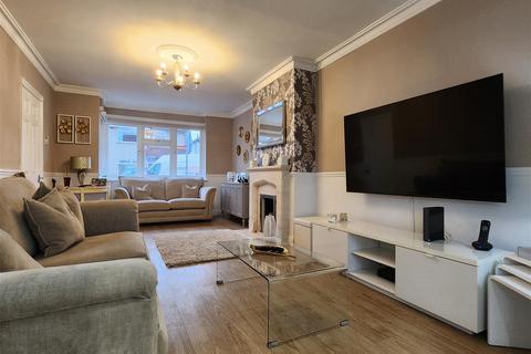 3 bedroom house for sale, Warren Drive, Hornchurch