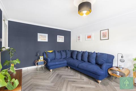 2 bedroom flat for sale, Queens Avenue, N21