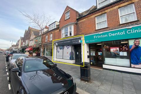 Retail property (high street) to rent, Connaught Avenue, Essex CO13