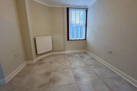 3 bedroom terraced house to rent, Brockesby Walk, Bury St. Edmunds