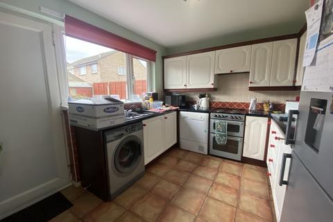 2 bedroom semi-detached house to rent, Wareham Drive, Crewe