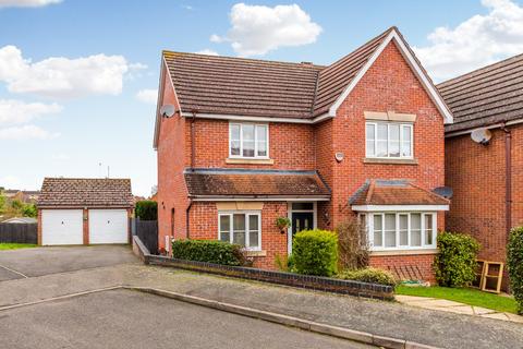 4 bedroom detached house for sale, Farndish Close, Rushden NN10