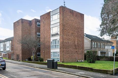 2 bedroom flat for sale, Cedar Gardens, Sutton