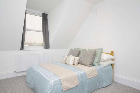 1 bedroom flat to rent, Addison Gardens, London W14