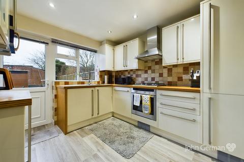 3 bedroom end of terrace house for sale, Barton Turn, Barton Under Needwood