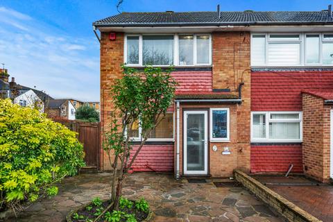 15 Arran Close, Wallington, SM6 8BT