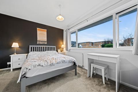 15 Arran Close, Wallington, SM6 8BT